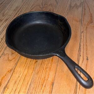 Vintage Wagner Ware 8” Cast Iron Skillet Made In the USA